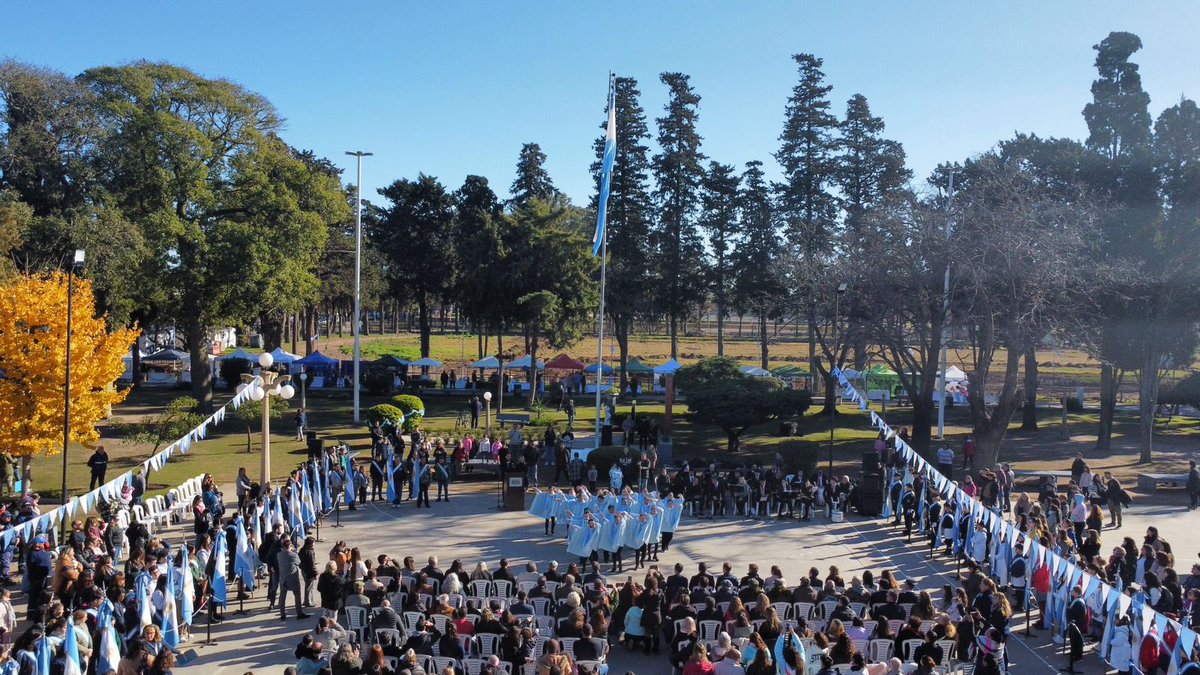 Celebrando los colores más lindos 🩵🤍🩵 ¡Feliz día de la celeste y blanca! 🇦🇷

Que lindo ver a los niños y jóvenes representando a nuestra bandera y los próceres de nuestro país 👏🏼

¡Viva la patria!