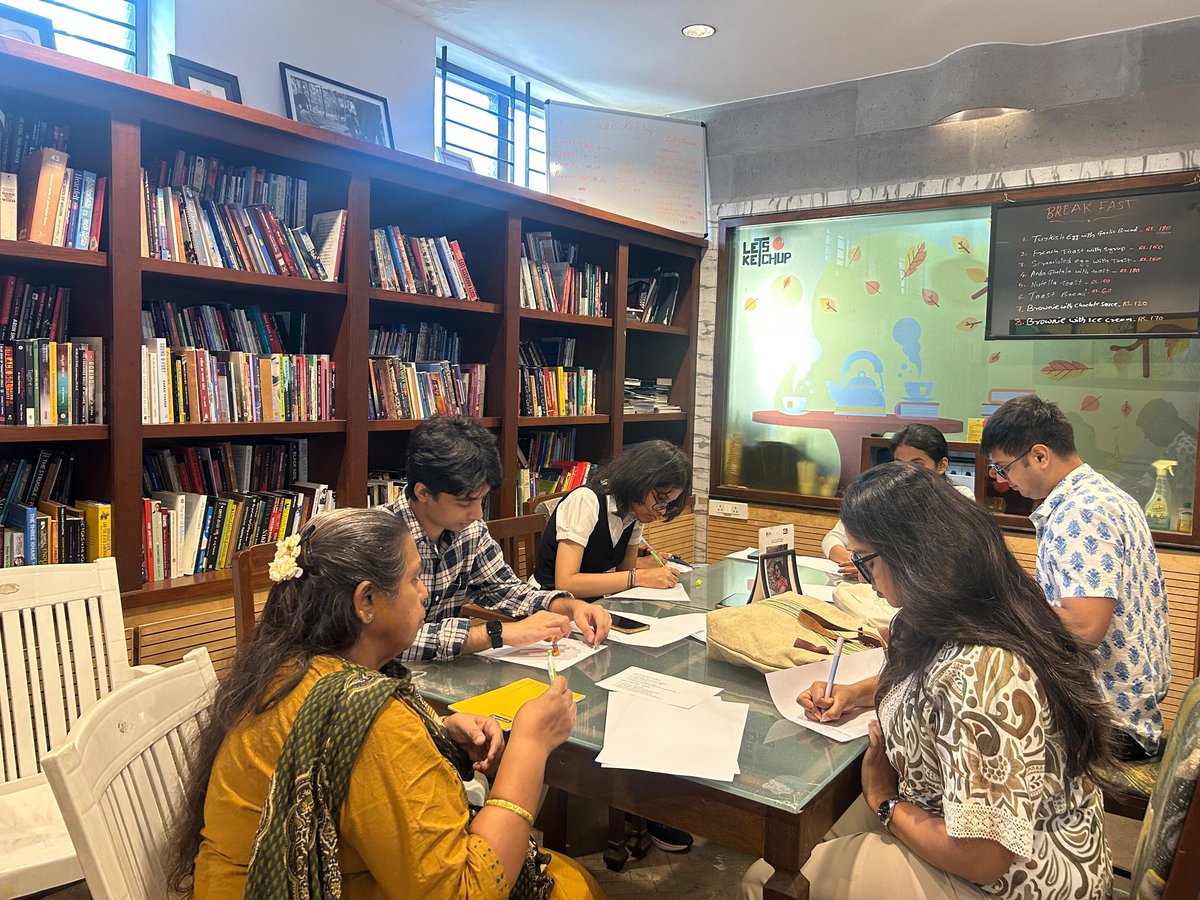 NIMHANS_BLR's tweet photo. “A Note to Myself,” organised by the Department of Mental Health Education, #NIMHANS at Atta Galatta, created a healing space through gratitude notes, letters to self, and sharing circles—using public spaces to spark reflection and mental health conversations.
#LettersToSelf https://t.co/xFyMMHDk03