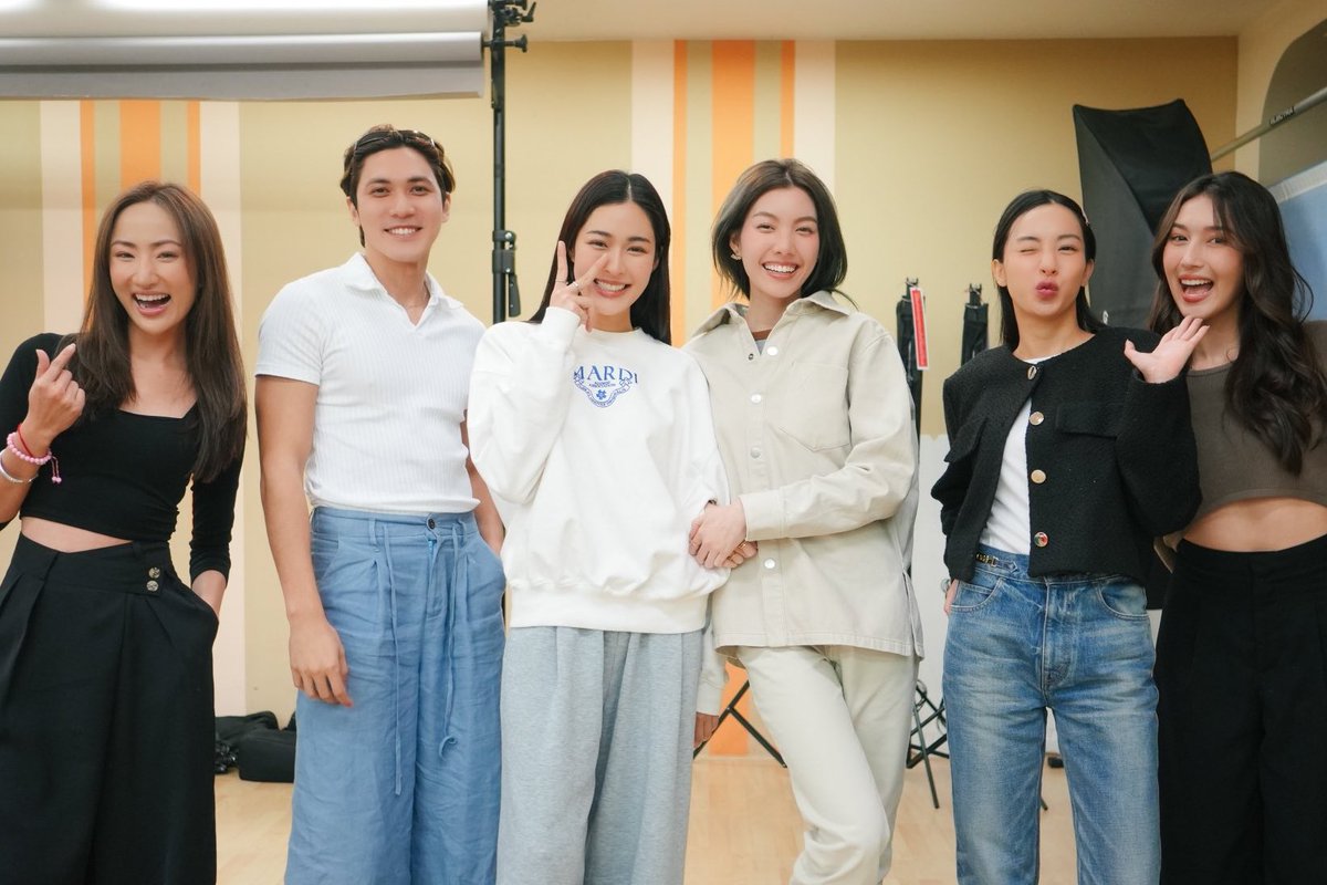 ถ่ายรูปหมู่ vs ถ่ายรูปคู่ มวลไม่ต่างกันเลยนะคะ 🫠

ถือคติ “ เพราะโลกนี้มีเพียงเราสอง ” ตลอดไป ขอจับ ขอทัช หน่อยได้ม้ายย ชีก็รักของชีน้อออออ 😭✌🏻