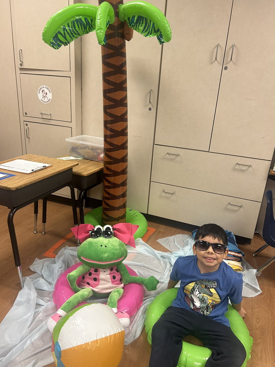 Getting in beach mode at #ACEIgnite2025. #risdpreK <a href="/ccgreer28/">Dr. Carrie Greer</a> <a href="/SaDye21/">Sarah Dye</a> @DesireeMay_9