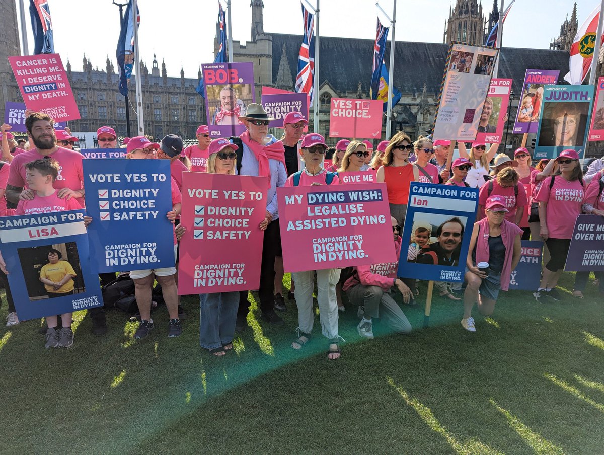 La Liberté gagne ! 🇬🇧 Les députés britanniques ont voté le texte de loi en faveur de l'aide médicale à mourir en 3e lecture.
🗳️ Pour : 314 - Contre : 291
Il s’agit d’un moment historique en matière de choix, de compassion et de dignité en #FindeVie.
Le texte de loi sera bientôt