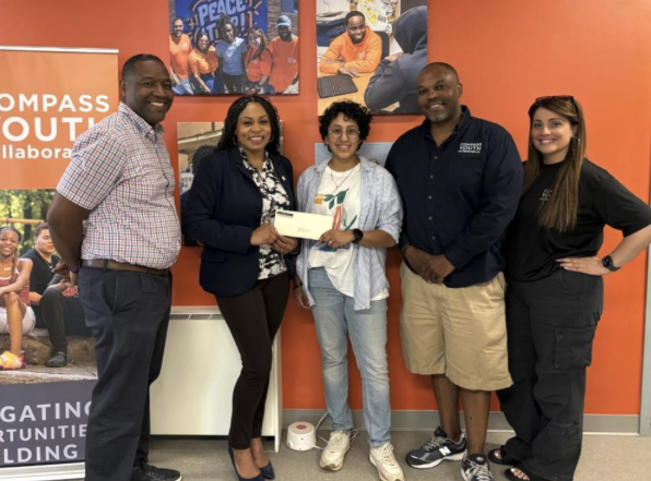 ctopportunity's tweet photo. Big thanks to The Bissell Foundation and Danielle Cooper for stopping by @CompassYouth this month—and for your continued support! 💛 Your partnership helps create an ecosystem to build a safer #Hartford where all youth can thrive. #ViolencePrevention #BuildPeace https://t.co/LfWx3EV8AG