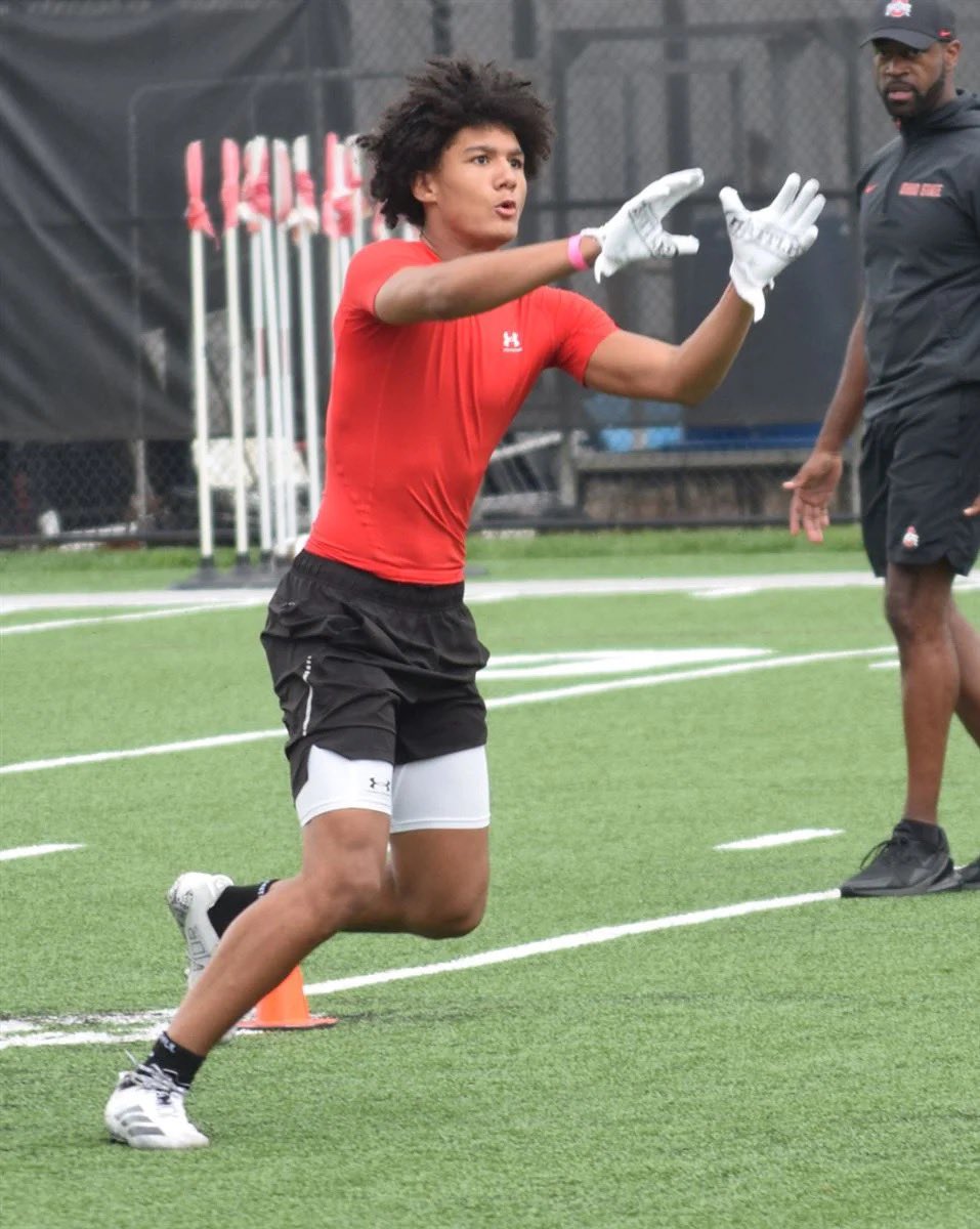 donte_jr3's tweet image. Big Thanks to @SteveHelwagen and @247Sports for the coverage this past weekend at THE @OhioStateFB Camp! Appreciate all the support!
@chris_hummer @AllenTrieu
@coachleebehnke @JerrySmith617 @domcooksr @CoachOtremba
@SFHSfootballNY