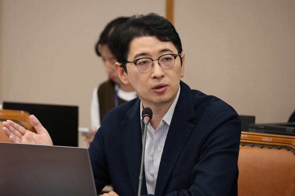 김상수

공안검사 출신은 3대가 부자가 되는가?
 
억울한 누명으로 감옥살이를 한 고등학교 교사 5명은 공안 검사의 행패로 평생을 고통속에 살았고, 고통은 대물림 되는 것인가? 특별법을 만들어 악질 공안 검사는 처벌해야 한다. 이런 범죄는 시효 제한이 없어야 한다. 

김민석 국무총리 후보자를