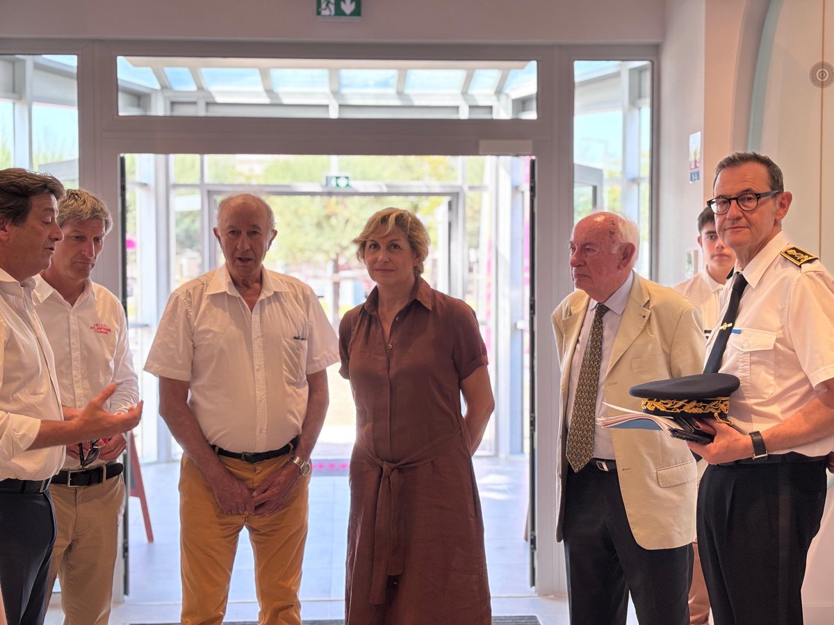 Préfet Nouvelle-Aquitaine et Gironde (@prefaquitaine33) on Twitter photo La ministre déléguée chargée du Tourisme <a href="/n_delattre/">Nathalie Delattre</a> est en déplacement en #Gironde à <a href="/villelacanau/">Ville de Lacanau</a> :
🏄♀️ Inauguration du centre #UCPA de Lacanau
🗺 Inauguration de l'office de #tourisme
⛺️ Visite de l'extension réservée aux #saisonniers du camping "les jardins du littoral" La ministre déléguée chargée du Tourisme <a href="/n_delattre/">Nathalie Delattre</a> est en déplacement en #Gironde à <a href="/villelacanau/">Ville de Lacanau</a> :
🏄♀️ Inauguration du centre #UCPA de Lacanau
🗺 Inauguration de l'office de #tourisme
⛺️ Visite de l'extension réservée aux #saisonniers du camping "les jardins du littoral"