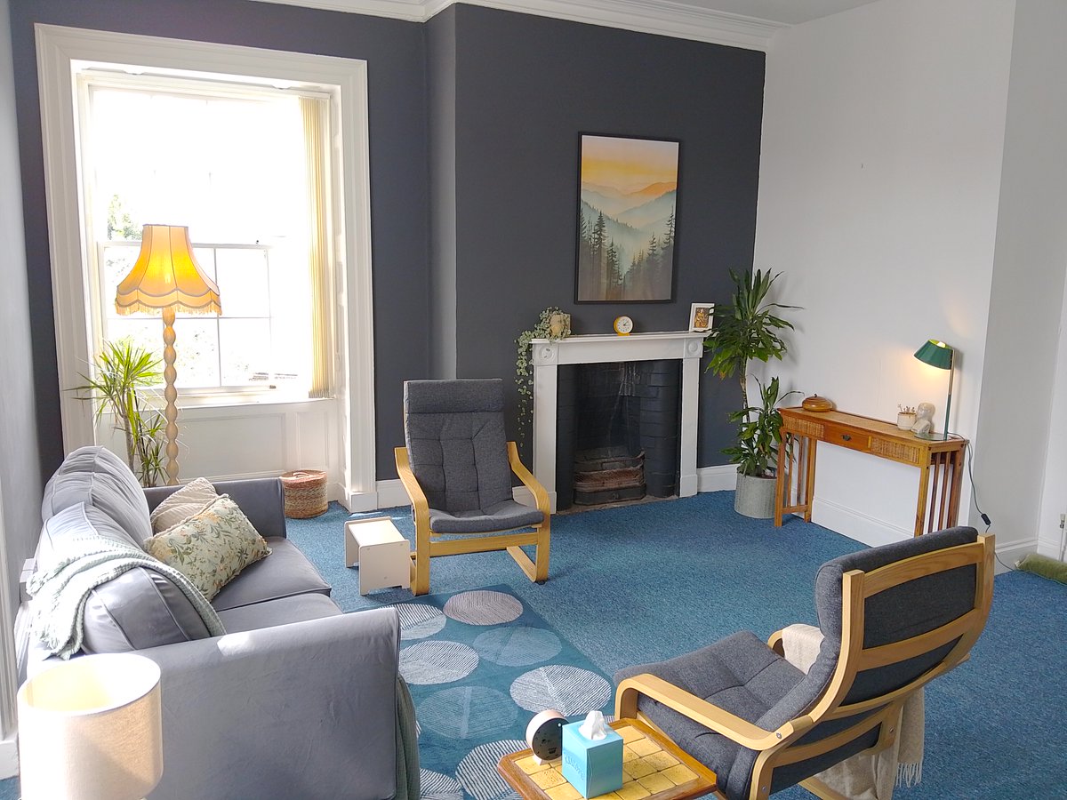 I am now offering Art Psychotherapy for adults in Abergavenny. For further details and to contact me please see my website.

#Abergavenny #ArtPsychotherapy #CreativeMentoring