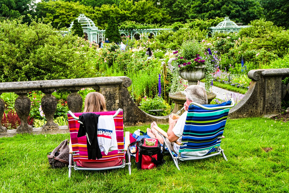 Enjoy the longest days of the year w friends and a golden hour picnic on the lawns this weekend. Relax. Stroll. Stay awhile. 6:30–9:30PM | Food+drink available from Café in the Woods. bit.ly/3SQ67ba
#MidsummerNights #OldWestburyGardens  #SummerSolstice #LongIsland