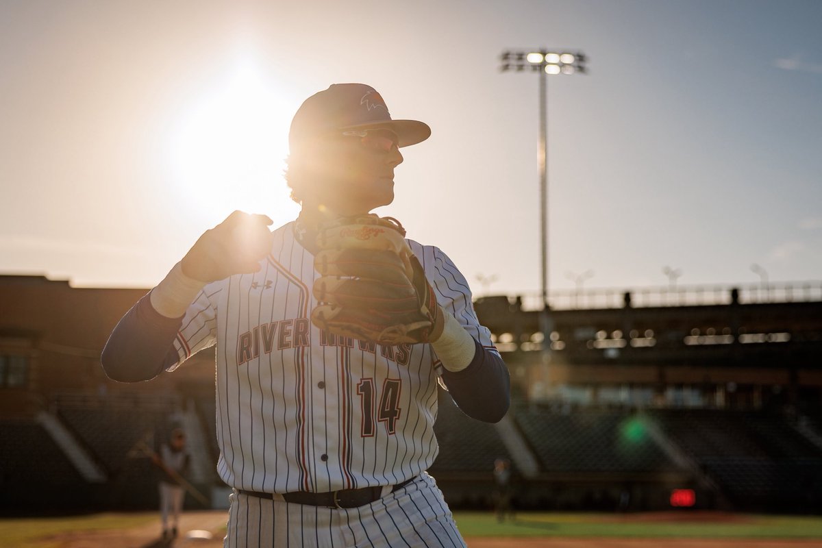 RiverHawkBB's tweet image. Summer days like these are when we wish we could be out on the ballpark❗️⚾️☀️

#UnitedInBlue | #AEBASE