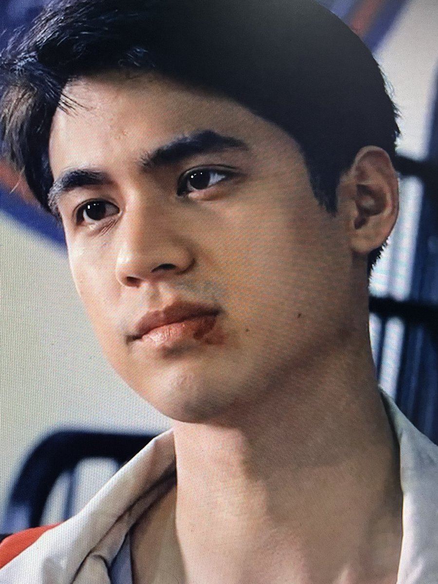 In fairness ang ganda, swak yung chemistry ng cast. Emils grabe presence mo sa screen ramdam ko yung emotions sa mga mata mo and I’m sure mag i-improve ka pa. Let’s give LAFS a chance napaka ganda and very timely nung story.

LAFS SERVING TODAY
#LoveAtFirstSpikeEP1