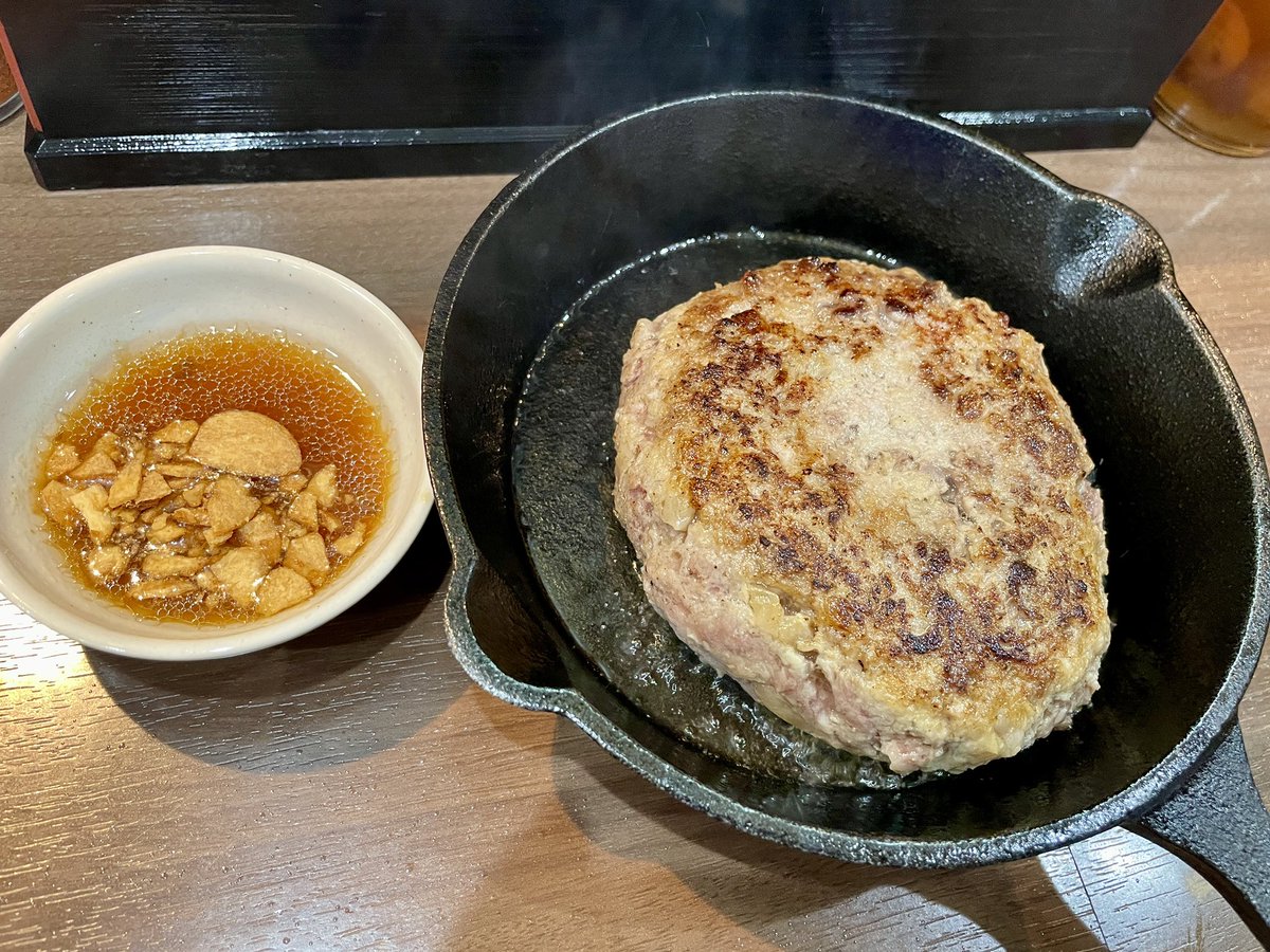 Noodle＆Spice curry 今日の1番@川口(埼玉)
5周年限定
5種重ね煮干ソバ かけ
鉄板！A4·A5和牛入ハンバーグと米

㊗️5周年🎂おめでとうございます🎉
ニボの旨味が多層に重なる最幸スープ🍜🐟
ほんのりビターが口福🎶
ハンバーグはジューシー柔らかで至福💫

ご馳走様でしたm(_ _)m
#ﾆﾎﾞﾆｹｰｼｮﾝ