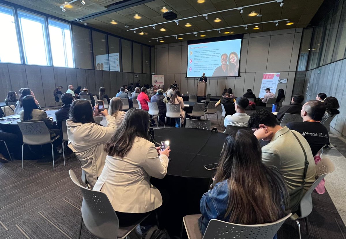 UNFPAColombia's tweet photo. 📌#Ahora, nuestro Representante Residente, @LuisMoraFe, participa en un diálogo con agencias de cooperación internacional sobre alianzas estratégicas para promover un desarrollo inclusivo y sostenible, en el marco de la Feria Comercial #weTrade2025, liderada por la @CamDiversidad.
Durante el espacio, @LuisMoraFe resaltó que: “Un futuro posible solo se da a través del reconocimiento de la diversidad.”