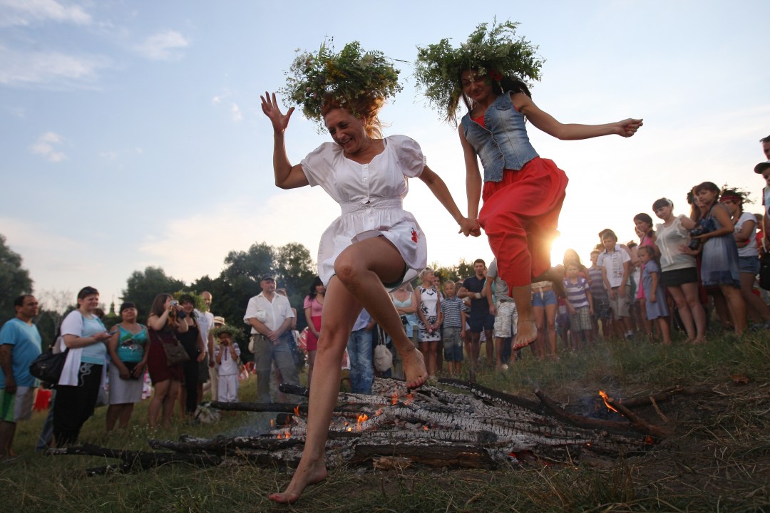 #SummerSolstice💚 let's celebrate nature's circularity of perpetual change, convergence, new growth🌎! We're #rewilding &amp; built a solution w/our clean-tech for sourcing transparency by using AI, Web3, blockchain, IP rights- a #lifechain for #sustainable fashion, art, merch. Join!