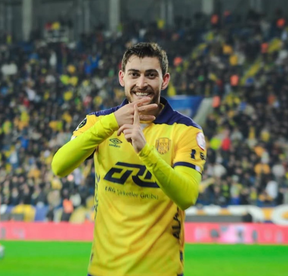 SON DAKİKA - Ali Kaan’ın sözleşmesi karşılıklı olarak feshedildi.