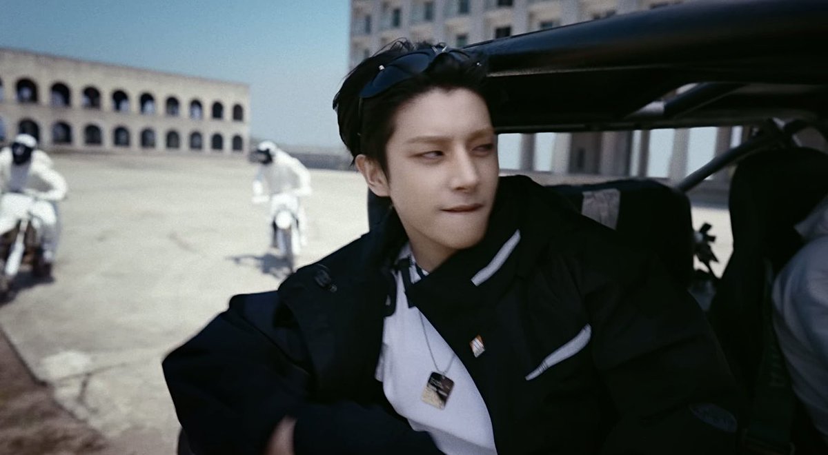 WELCOME BACK BLEACHED BROWS JAKE