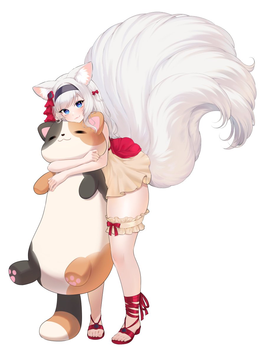 C @ Plushmallow 💕 Who to cuddle, the plush or tail?!