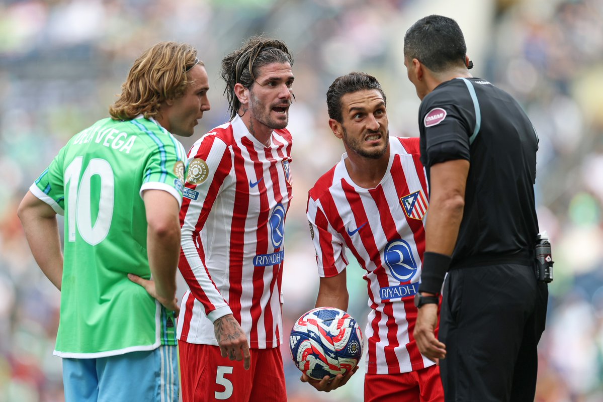 SER Deportivos (@serdeportivos) on Twitter photo 📻 PROGRAMA con <a href="/OscarEgido/">🎙️ Óscar Egido</a>
🏆 Al <a href="/Atleti/">Atlético de Madrid</a> se le complica el #FIFACWC
✍🏻 Joan García firma con el <a href="/FCBarcelona/">FC Barcelona</a>
🏀 Empiezan las finales de la <a href="/ACBCOM/">Liga Endesa</a>
🗣 Hablamos con José Manuel Igea
👨⚕ Consulta con Javier Fernández @nutriligero
🔊 AUDIO: cadenaser.com/audio/cadenase… 📻 PROGRAMA con <a href="/OscarEgido/">🎙️ Óscar Egido</a>
🏆 Al <a href="/Atleti/">Atlético de Madrid</a> se le complica el #FIFACWC
✍🏻 Joan García firma con el <a href="/FCBarcelona/">FC Barcelona</a>
🏀 Empiezan las finales de la <a href="/ACBCOM/">Liga Endesa</a>
🗣 Hablamos con José Manuel Igea
👨⚕ Consulta con Javier Fernández @nutriligero
🔊 AUDIO: cadenaser.com/audio/cadenase…