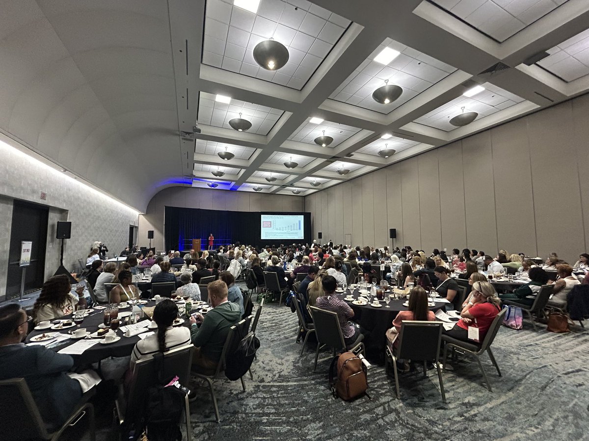 hillypaige2's tweet image. #AANP25
#KnowLpa
#LowerIsBetter
🙏🏻🙏🏻 to Nicole Ciffone (@AzLipid) and @FamilyHeartFdn ambassador Kathy Thompson for two superb presentations at the Family Heart GOAL session at #AANP25!
➡️ Sold out session with over 200 attendees.
@AANP_NEWS
@nationallipid @KAWilemon
@Amgen