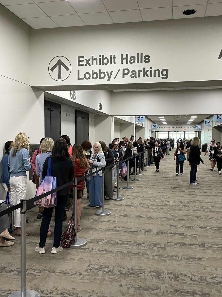 hillypaige2's tweet image. #AANP25
#KnowLpa
#LowerIsBetter
🙏🏻🙏🏻 to Nicole Ciffone (@AzLipid) and @FamilyHeartFdn ambassador Kathy Thompson for two superb presentations at the Family Heart GOAL session at #AANP25!
➡️ Sold out session with over 200 attendees.
@AANP_NEWS
@nationallipid @KAWilemon
@Amgen