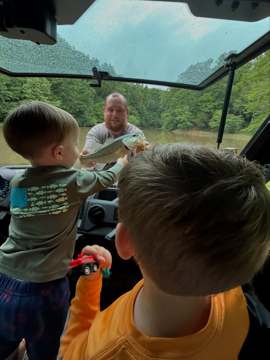 Get them hooked on fishing young 🎣

Listen to Luke Combs + more 🎧: ihr.fm/iHeartCountryX