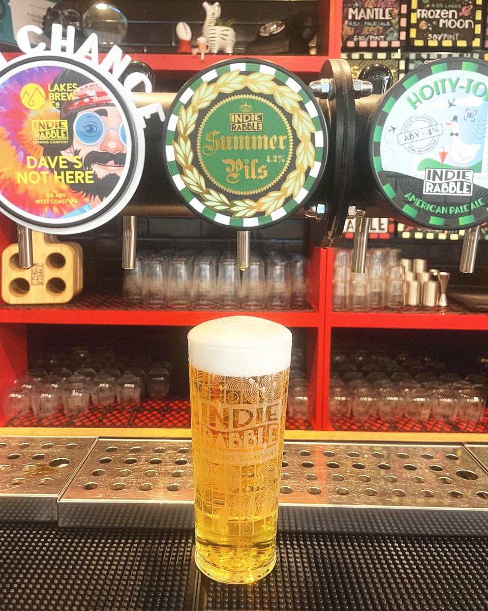 ❄️ HAVE A FROSTY ONE ❄️

It is a billion degrees today so it's perfect timing for a crisp glass of Summer Pils 😎

AND live music from Robert and the Remoulds at the taproom from 8pm!