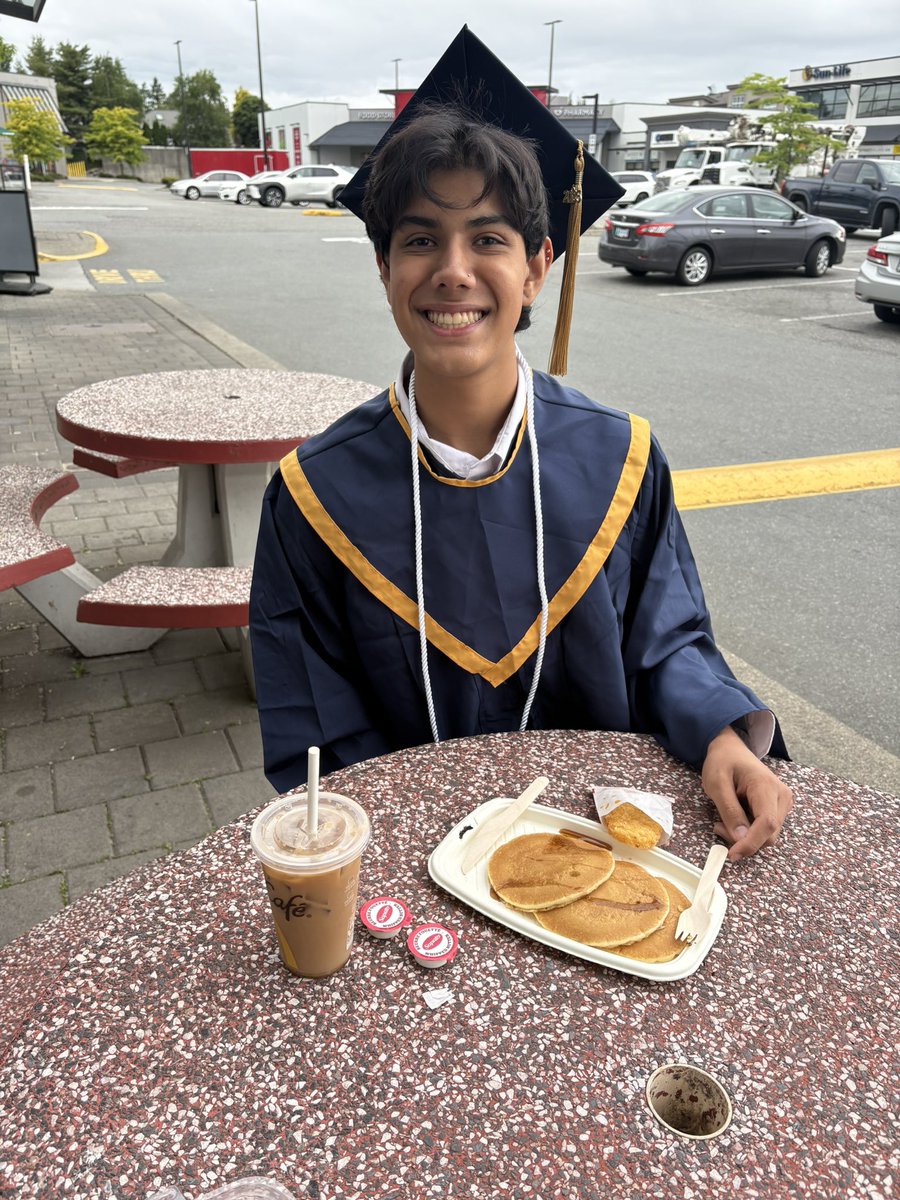 First day of kindergarten vs. last day of high school…. where has the time gone? Congratulations on this huge milestone and so proud as you embark on the next chapter of your life. Excited to see the great things ahead for you as you venture off into the world! #grad2025