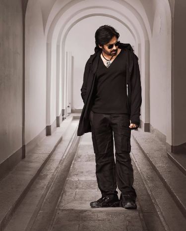 Ee pic hd urgentttt gaa na mokhana dengandi ra meeku punyam untadhii😭
#pawankalyan