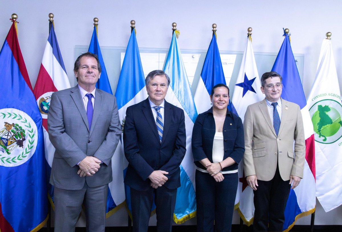 La Secretaría de Integración Centroamericana (SIECA) y el IICA dan paso concreto a favor de la integración regional con plataforma que une conocimiento, políticas, productividad y acceso a mercados para el agro.📰👇

iica.int/es/prensa/noti…