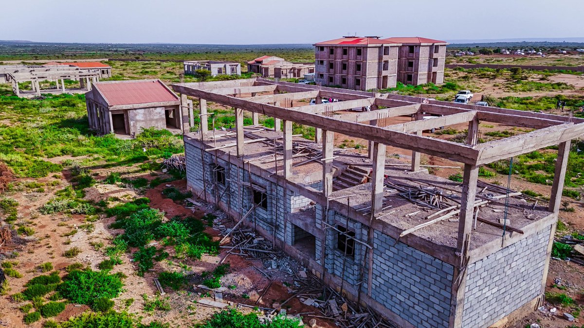 In Qabribayah, the town with the highest altitude in Somali Region, I visited the multi-purpose Sports Academy the regional government is building in the town. The Academy has training grounds and dormitories for Athletes, as well as football, Basketball, Volleyball and Tennis