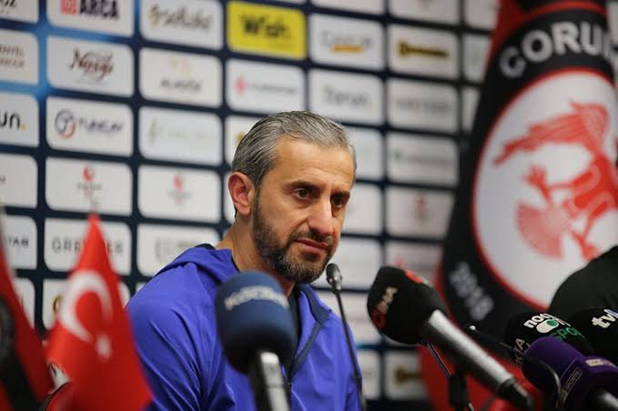 #Erzurumspor, teknik direktörlük görevi için Serkan Özbalta ile anlaşma sağladı. ✅

(Ajansspor)