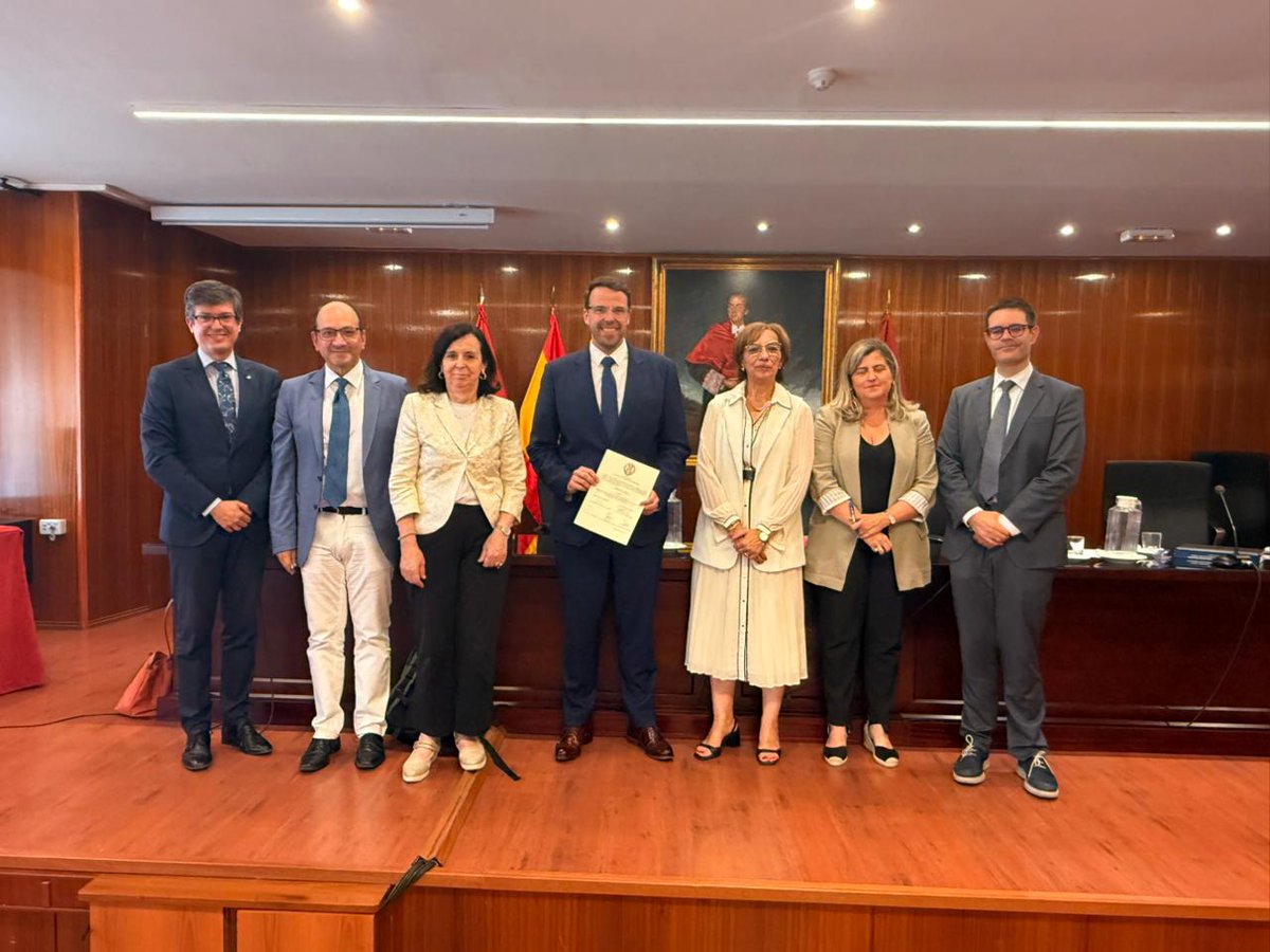 TodoliAdrian's tweet image. Un placer haber estado hoy en la Universidad Complutense de Madrid como Vocal de la Comisión que ha juzgado la tesis doctoral de Rafael Pego sobre #Digitalización del Trabajo.
Muchas gracias a la Directora Maria Emilia Casas por contar conmigo.