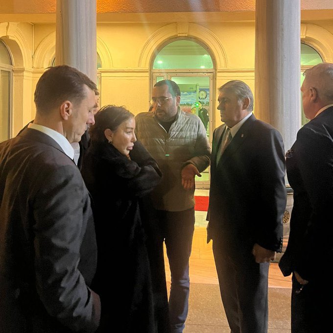 Beşiktaş Eski Yönetim Kurulu Üyesi Altın Mimir’den açıklama ; 

Biz Beşiktaş Kulübü olarak bu davayı zaten kazanmıştık. Aşçıoğlu çıkmak zorunda. Hatta ben bu davaya bakmaya devam etseydim çıkmıştı bile. Aralık ayı değerlendirmesine göre oranın aylık kirası 8 -10 milyon TL idi.