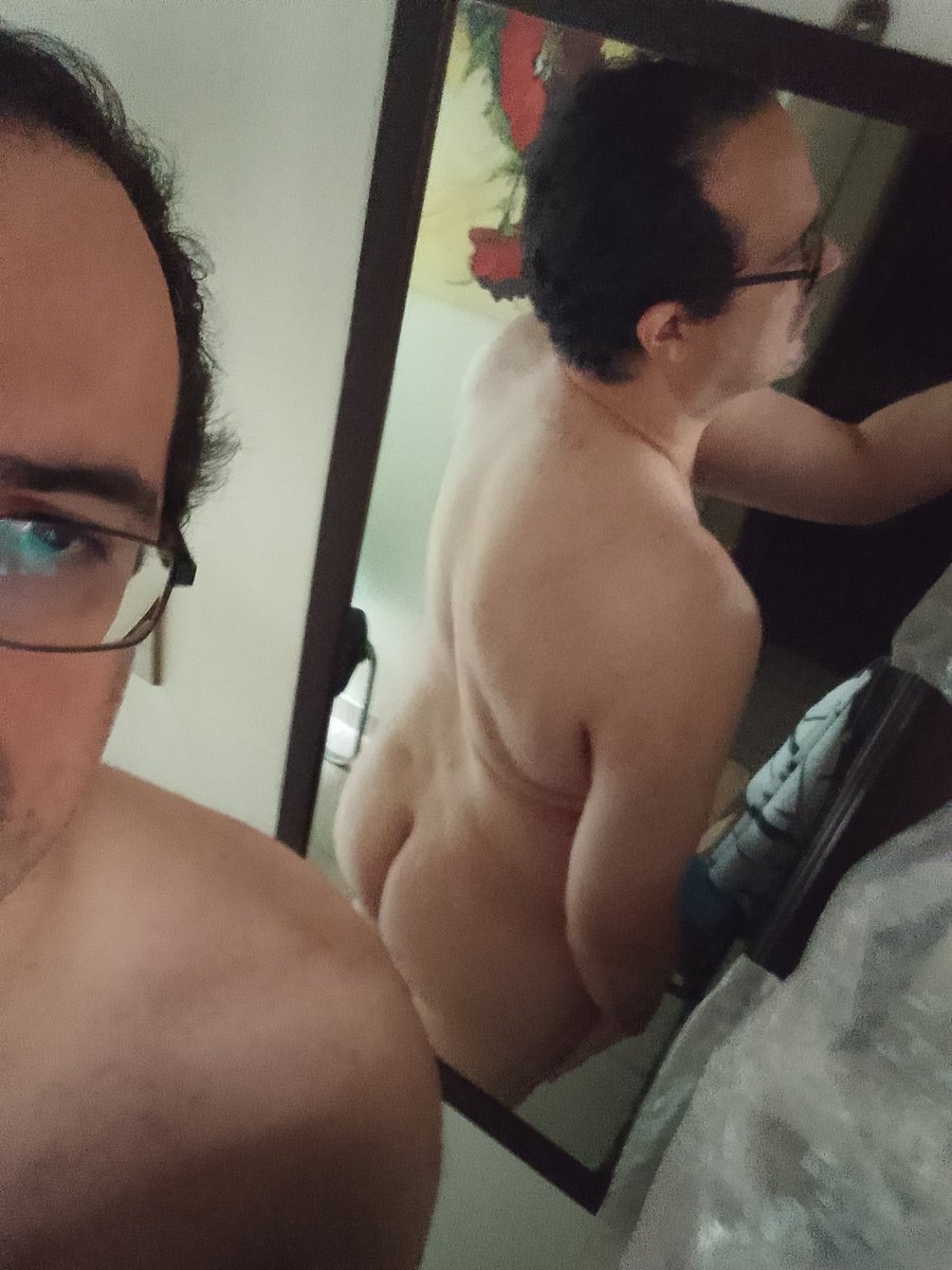 lfbo82's tweet photo. #nakedselfie https://t.co/zP7rE5FCCX