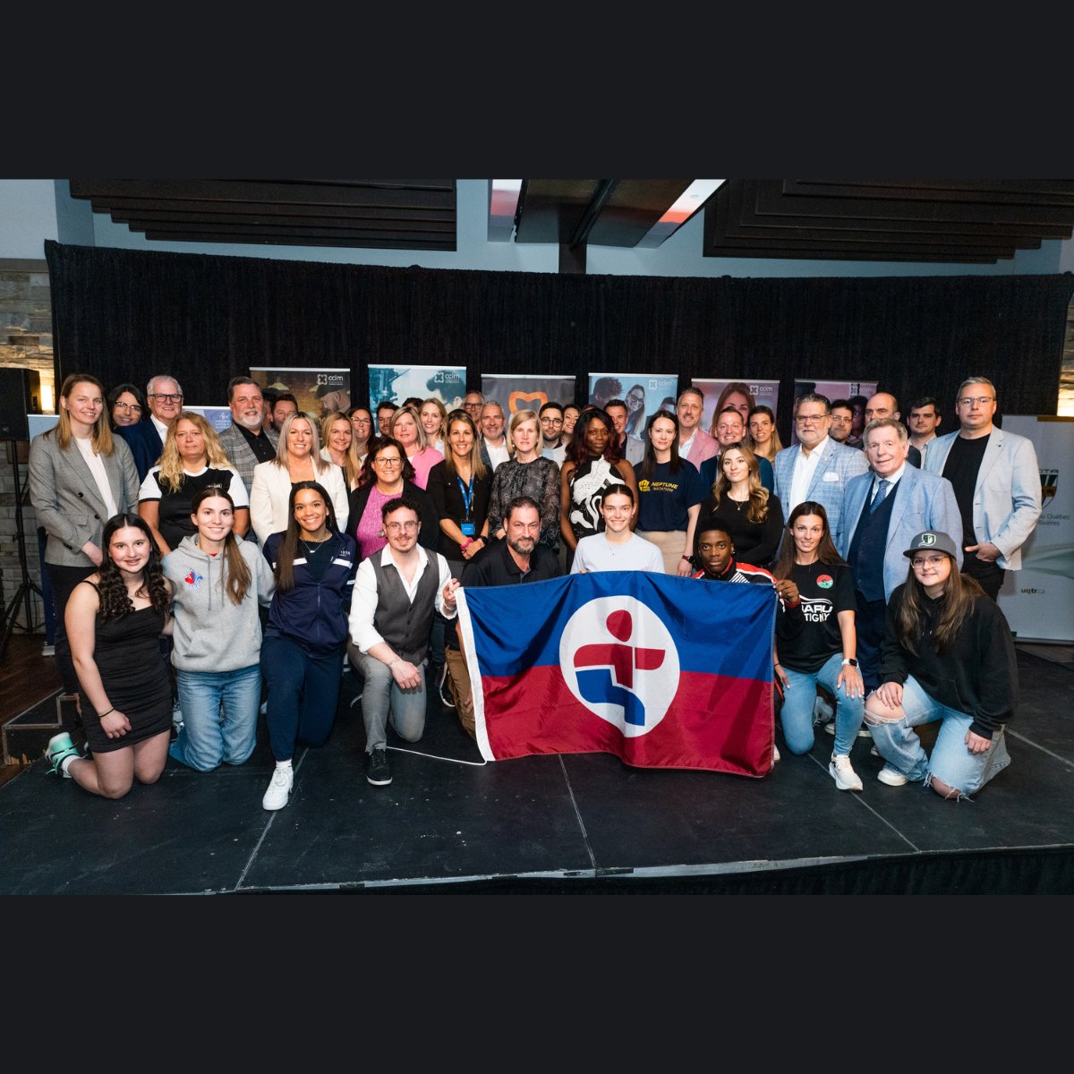 TerrebonneVille's tweet image. 🏅 #Terrebonne en lice pour la 63e Finale des Jeux du Québec – Été 2029! Notre comité de candidature est formé avec des membres engagés de divers milieux. 

 Découvrez les membres du comité ➡️ bit.ly/4kUxoFG 

✔️ Appuyez notre candidature ➡️ bit.ly/4jD3BQe…