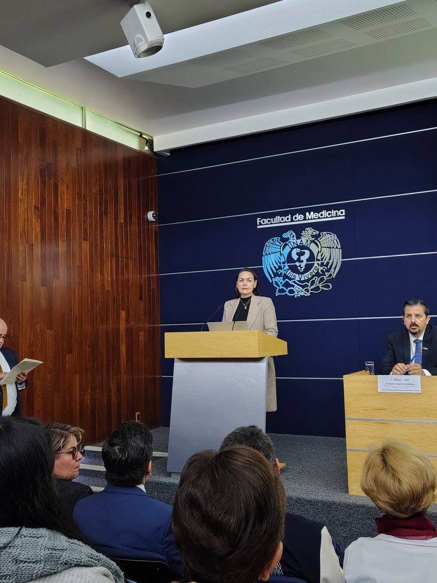 "Las violencias tienen implicaciones profundas para la calidad de vida de quienes brindan atención médica. Hoy hacemos un llamado: Erradicar las violencias de nuestros ambientes clínicos", Dra. <a href="/anacsepulveda_v/">Ana Carolina Sepúlveda</a>