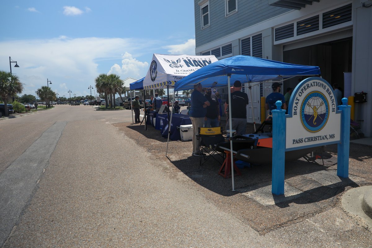 NavyOceans's tweet image. #WorldHydrographyDay
Sailors, families, and students beat the rain and came to the Boat Operations Branch at Pass Church, Ms., for World Hydrography Day.
#ItStartsWithUs
#NavalOceanography
#AccessManeuverLethality