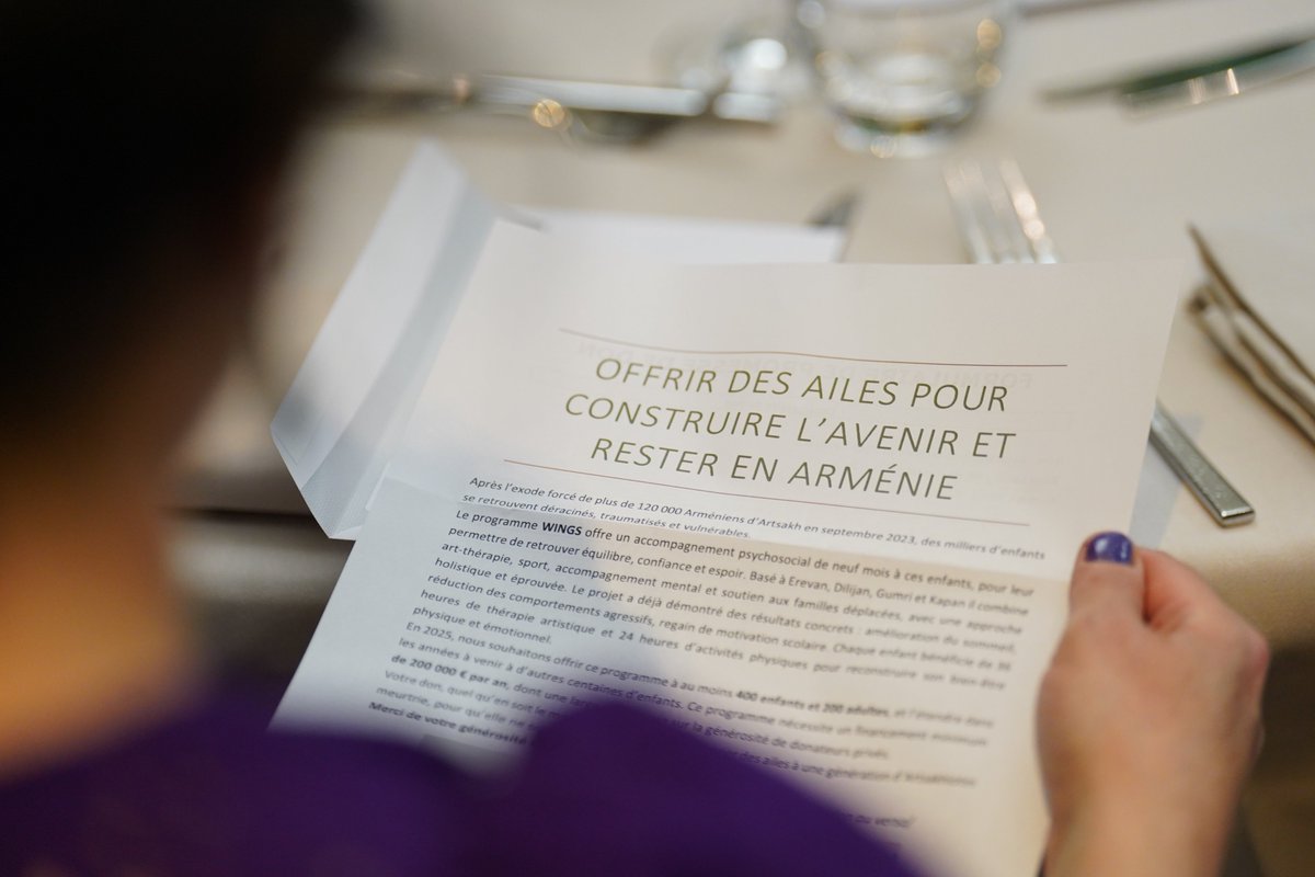 Haut_Karabagh's tweet photo. 🕊️ Offrir des ailes pour construire l’avenir et rester en Arménie

À l’initiative d’@EricDadian, le Cercle des Professionnels Arméniens a accueilli @fxbellamy  pour une soirée de solidarité en l’honneur des enfants d’Artsakh.

L’Association de soutien à l’Artsakh a présenté l’Acte II du programme WINGS dont l’objectif est d’accompagner la réhabilitation psychologique des enfants déplacés de force d’Artsakh et de leurs familles, pour leur permettre de se reconstruire en Arménie.

🙏 Merci à tous ceux qui se mobilisent pour redonner espoir aux enfants d’Artsakh !

#Artsakh #Arménie #WINGS #Solidarité #Dignité #Paix #Enfance #humanitaire

📸@melkonajamian