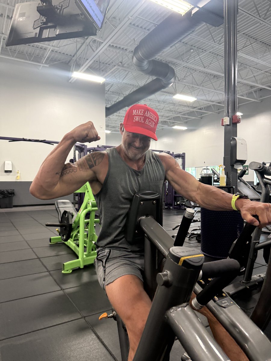 HappyDadsInc's tweet image. Thanks to my men @BowTiedYukon @_TrueVoodoo @freedooksX @MeatMaster36 and many others in the @The100Club100 for helping me find the Swol bus. 🚌 beep beep