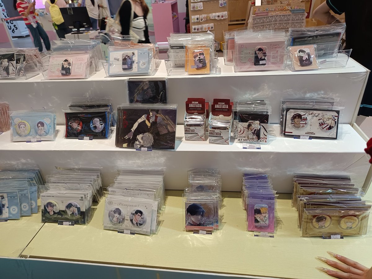 Bsk Ku mau berkelana offline store lagi... Kalo ada yg mo liat2 boleh dm mau liat fandom mn nti aku potoin~ dr yg lurus sampe belok ada semua ko (ㅅ˙³˙)♡