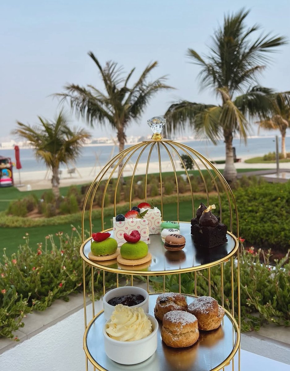 Days well spent at @th8palm🤍Always a good idea to have a staycay at the Palm🌴
#dubai #dubaihotel #luxurylifestyle #dubailife #palmjumeirah