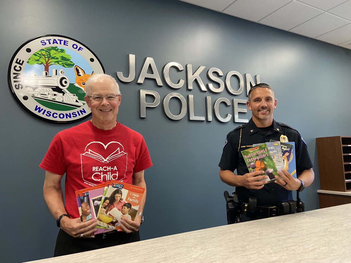 RAC was thrilled to provide the Jackson Police Department with several hundred books for their community outreach events. 

We are also very happy to announce that Chief Vossekuil has joined our Advisory Council! 

#books #Jackson #police #community #communitysupport