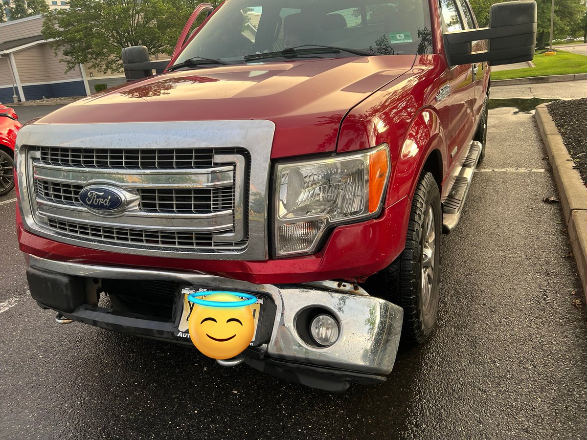 F-150に突っ込まれた😢
フルサイズピックアップは破壊力がすごい…
リアゲート閉まらんし、フレームまで歪んじゃったかな…
首がいてぇよ