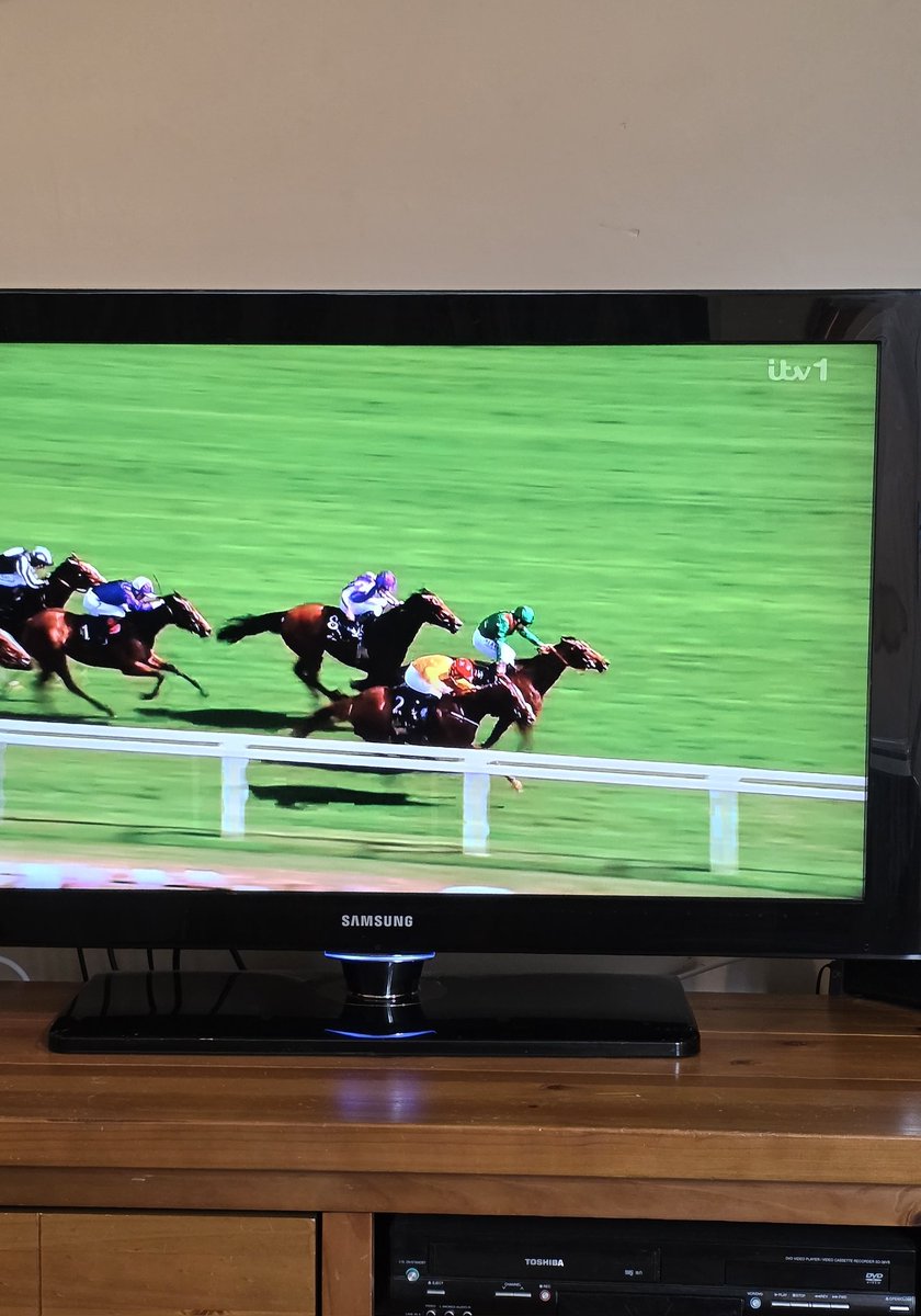 HOW'S YOUR BLOODY LUCK!!! 

I CAN'T BELIEVE ZARIGANA HAS BEEN BEAT BY A 33/1 SHOT!!

ABSOLUTELY FUCKING FILTHY!!