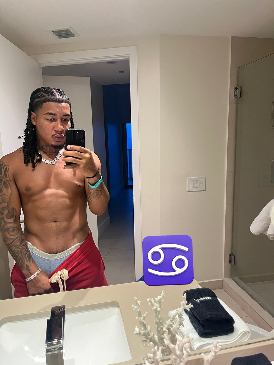 thestagcouple's tweet photo. I wasn’t a trick, but I showed u all of my tricks 🧞‍♂️ https://t.co/OTUjHlkmHK