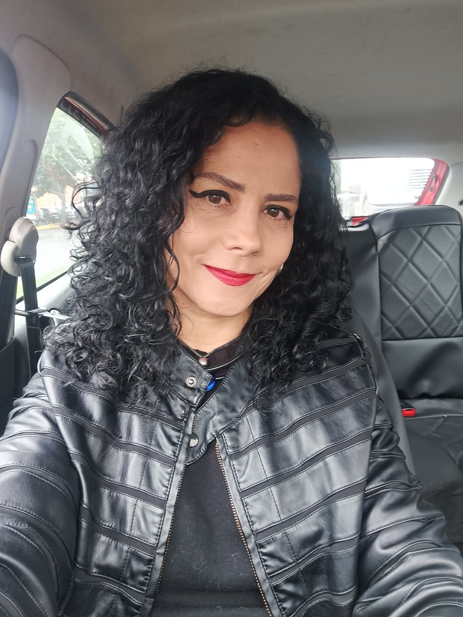 va una selfie💥 5 min antes de llegar a <a href="/UniRadio997FM/">UniRadio</a> 99.7 para trabajar 🎙️🎥 salud❗