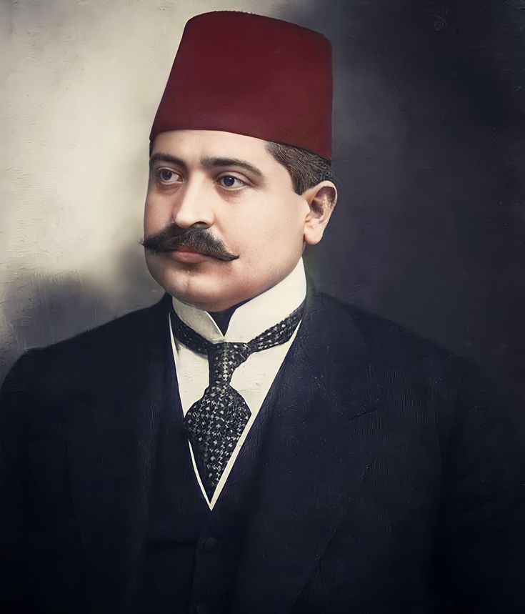 Ahmet Şafak:

Talat Paşa, Enver Paşa, Atatürk, Ziya Gökalp daha pek çok yiğit Ülkücüyü Türk Milleti yetiştirdi. Onlara laf eden, onlardan şikayet eden, onlara kem söz eden Türk Milletine etmiş gibidir.