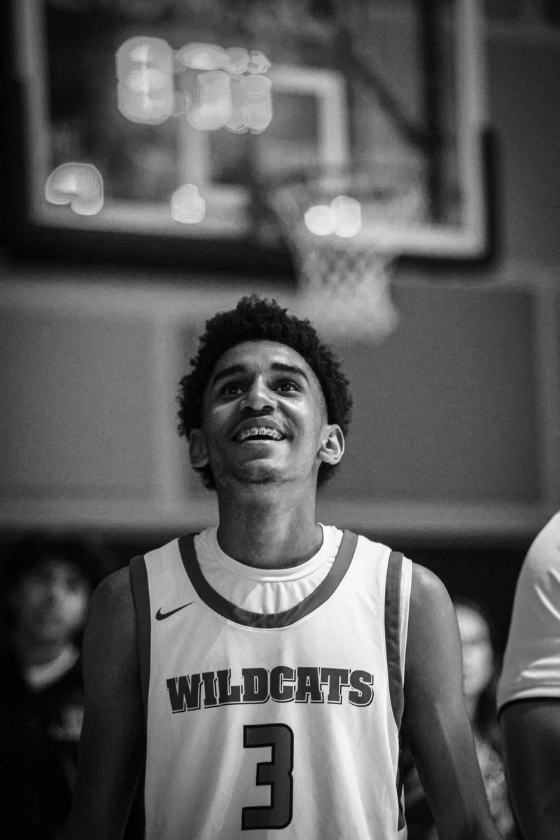 With a smooth shooting stroke and unlimited range, Jordan Hampton (Windward School) is a constant threat from beyond the arc, stretching defenses and forcing rotations. Whether it’s a pull-up three in transition or a catch-and-shoot off movement, he delivers with consistency and