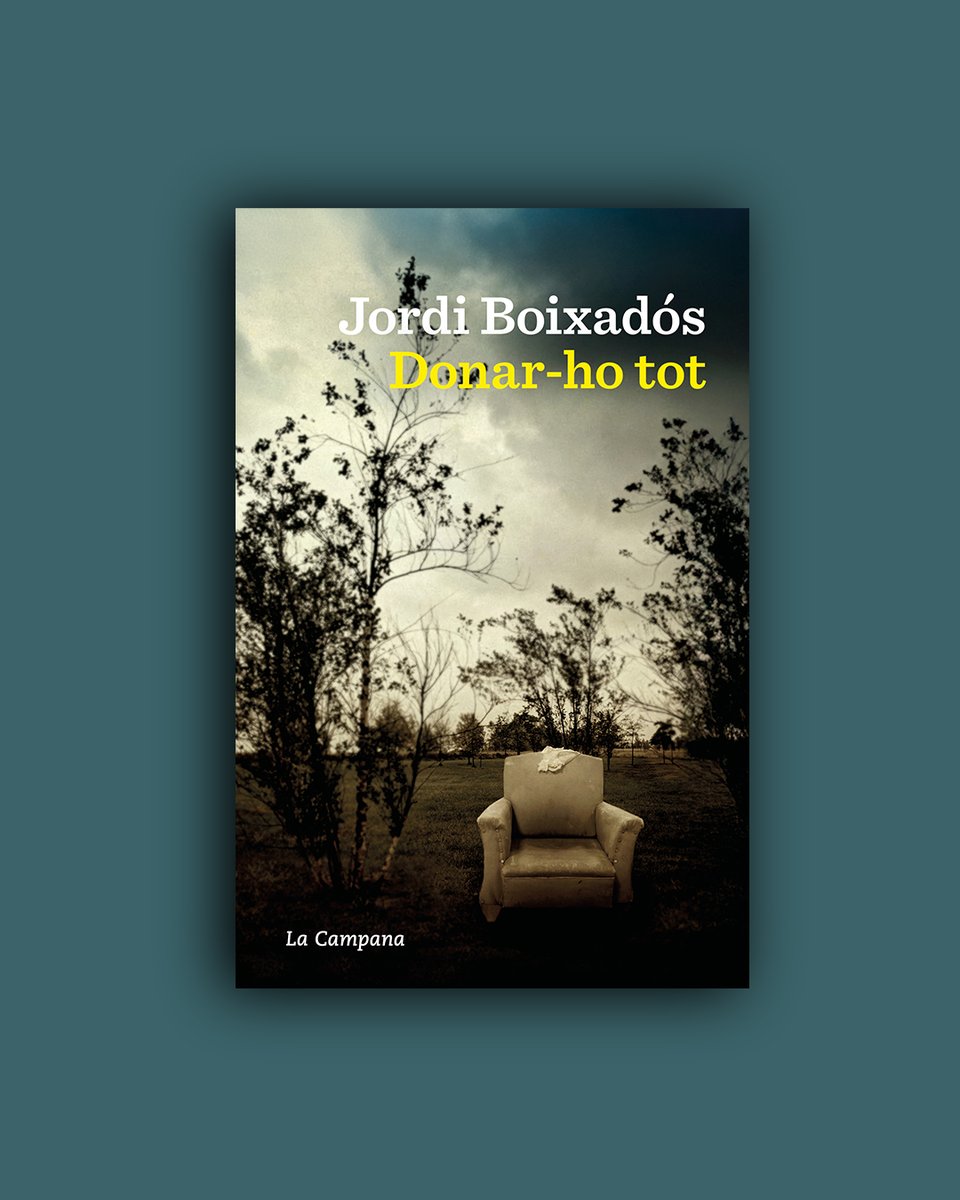 Amb poc més de seixanta anys, retirat en un poble d'Occitània, el protagonista de DONAR-HO TOT rep una visita inesperada que desfermarà els records que havia maldat per oblidar: la música amb en Tomàs, un jove brillant assetjat per les ombres del seu propi cervell; l'amor i la