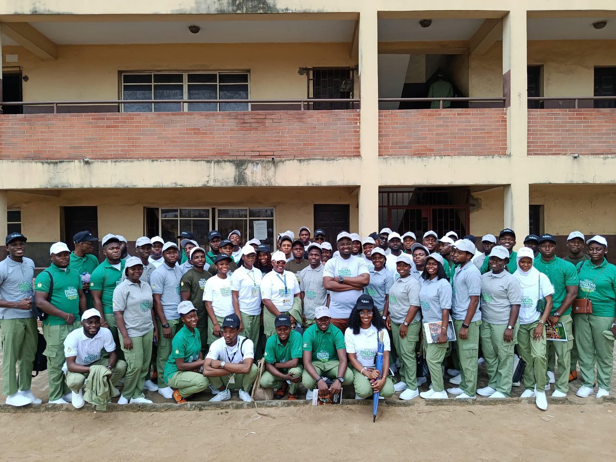 Dl4AllCds_Lagos's tweet image. Yesterday, we welcomed our new Batch A Stream 1 corp members into the family. They are prepared and ready to go into every nook of Lagos to preach the benefit of digital literacy.

Digital Literacy For All!
#dl4allcds #digitalliteracy
#digitalonboarders
#nitdanigeria #mindthegap