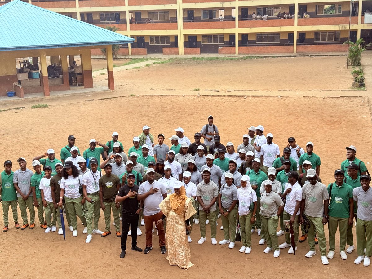 Dl4AllCds_Lagos's tweet image. Yesterday, we welcomed our new Batch A Stream 1 corp members into the family. They are prepared and ready to go into every nook of Lagos to preach the benefit of digital literacy.

Digital Literacy For All!
#dl4allcds #digitalliteracy
#digitalonboarders
#nitdanigeria #mindthegap