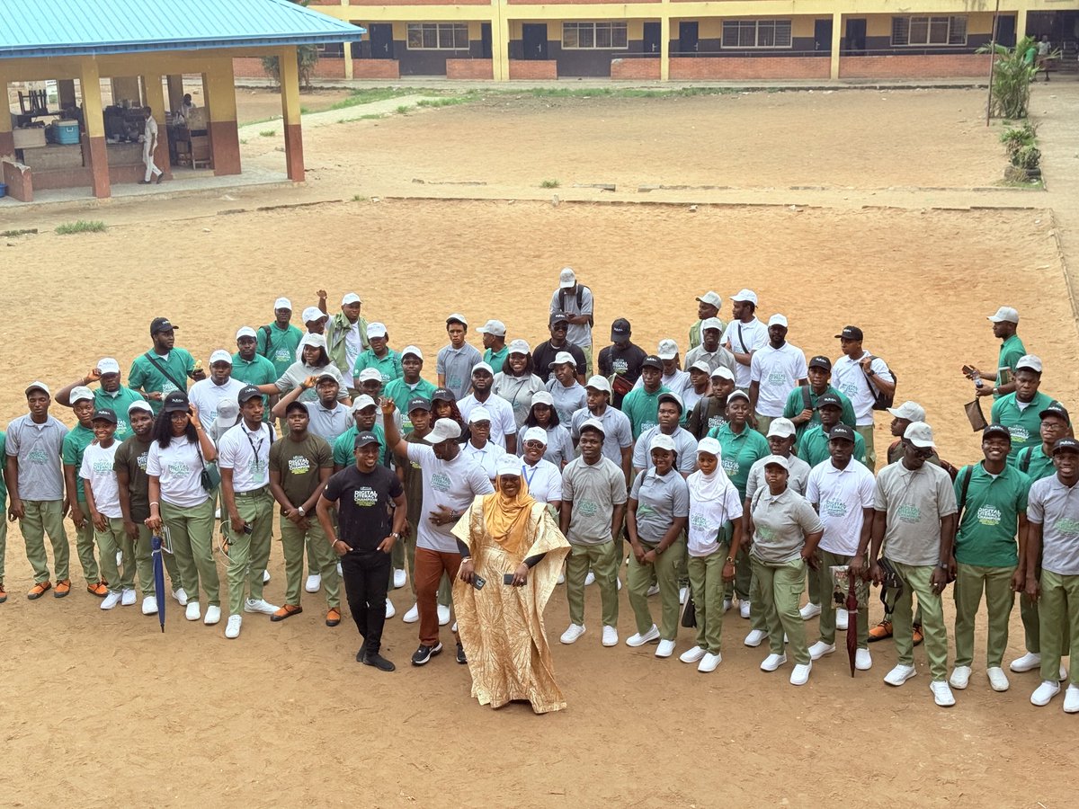 Dl4AllCds_Lagos's tweet image. Yesterday, we welcomed our new Batch A Stream 1 corp members into the family. They are prepared and ready to go into every nook of Lagos to preach the benefit of digital literacy.

Digital Literacy For All!
#dl4allcds #digitalliteracy
#digitalonboarders
#nitdanigeria #mindthegap